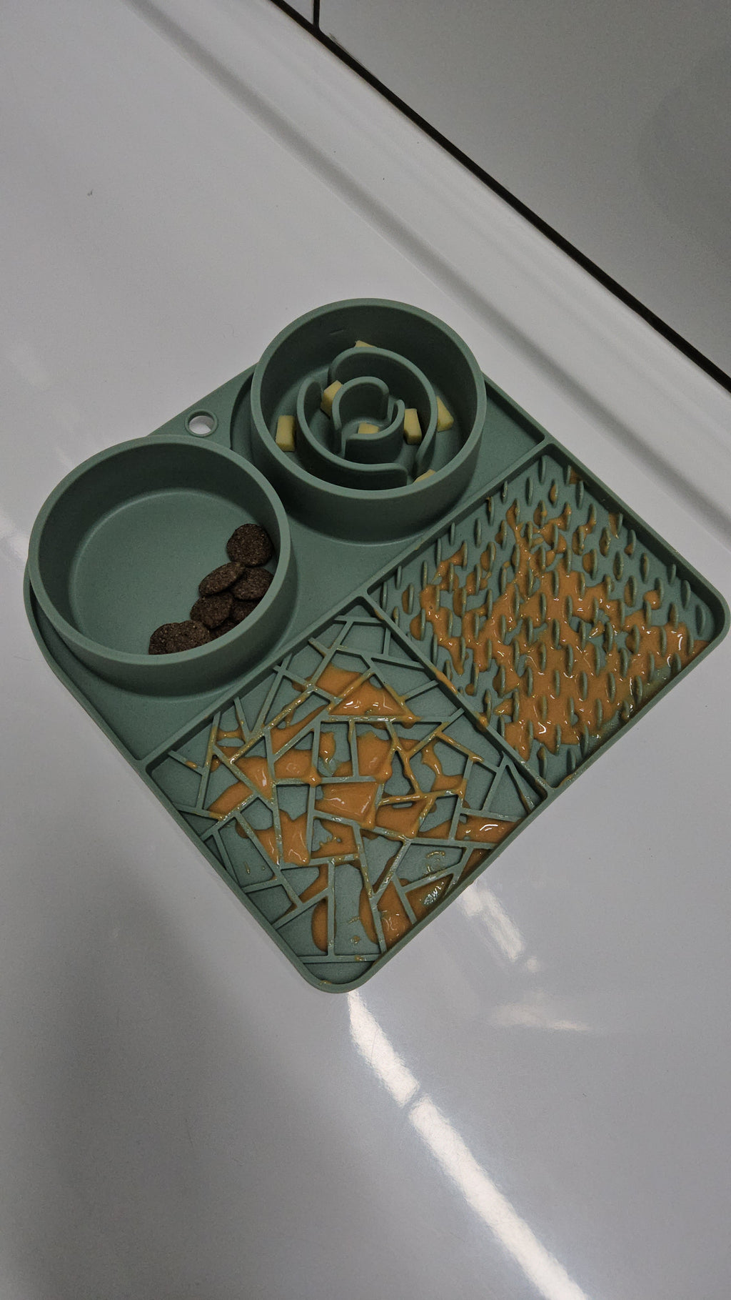 BusyPup CalmFeeder Lick Mat & Treat Station